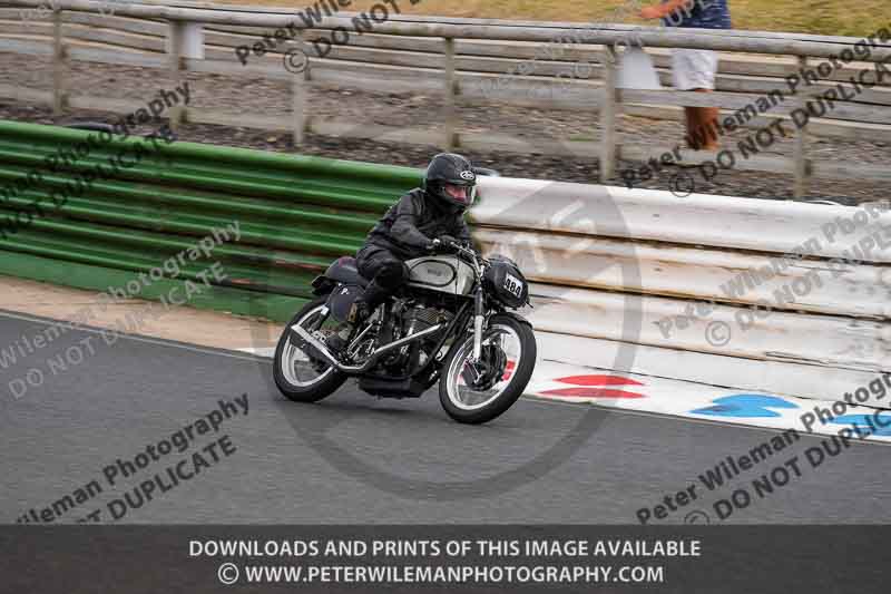 Vintage motorcycle club;eventdigitalimages;mallory park;mallory park trackday photographs;no limits trackdays;peter wileman photography;trackday digital images;trackday photos;vmcc festival 1000 bikes photographs